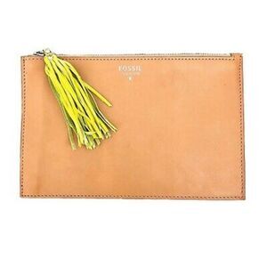 New Fossil Audri Tan Leather Tassel Clutch W/ Green Tassel MSRP $75 SWL1101